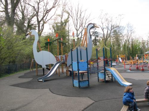 детская площадка в окрестностях Ньюбридж Хауза