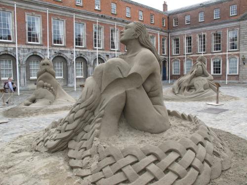 фигура из песка на выставке в Дублине