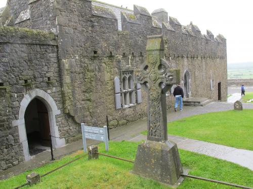 Рок оф Кашел - одно из двух мест нахождения верховных королей Ирландии